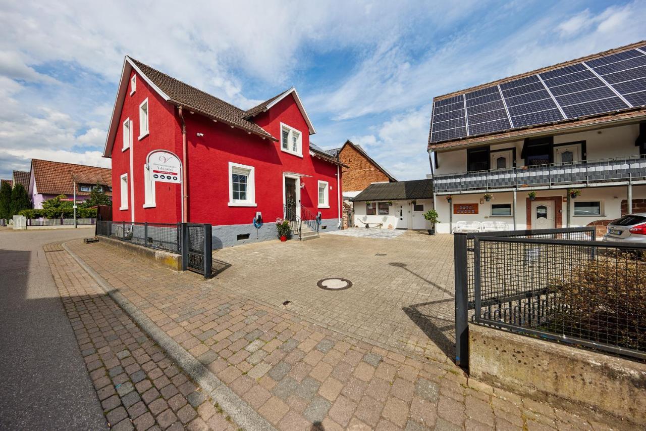 Gaestehaus Viktoriya Nur Wenige Minuten Zum Europa-Park Rust Exterior foto